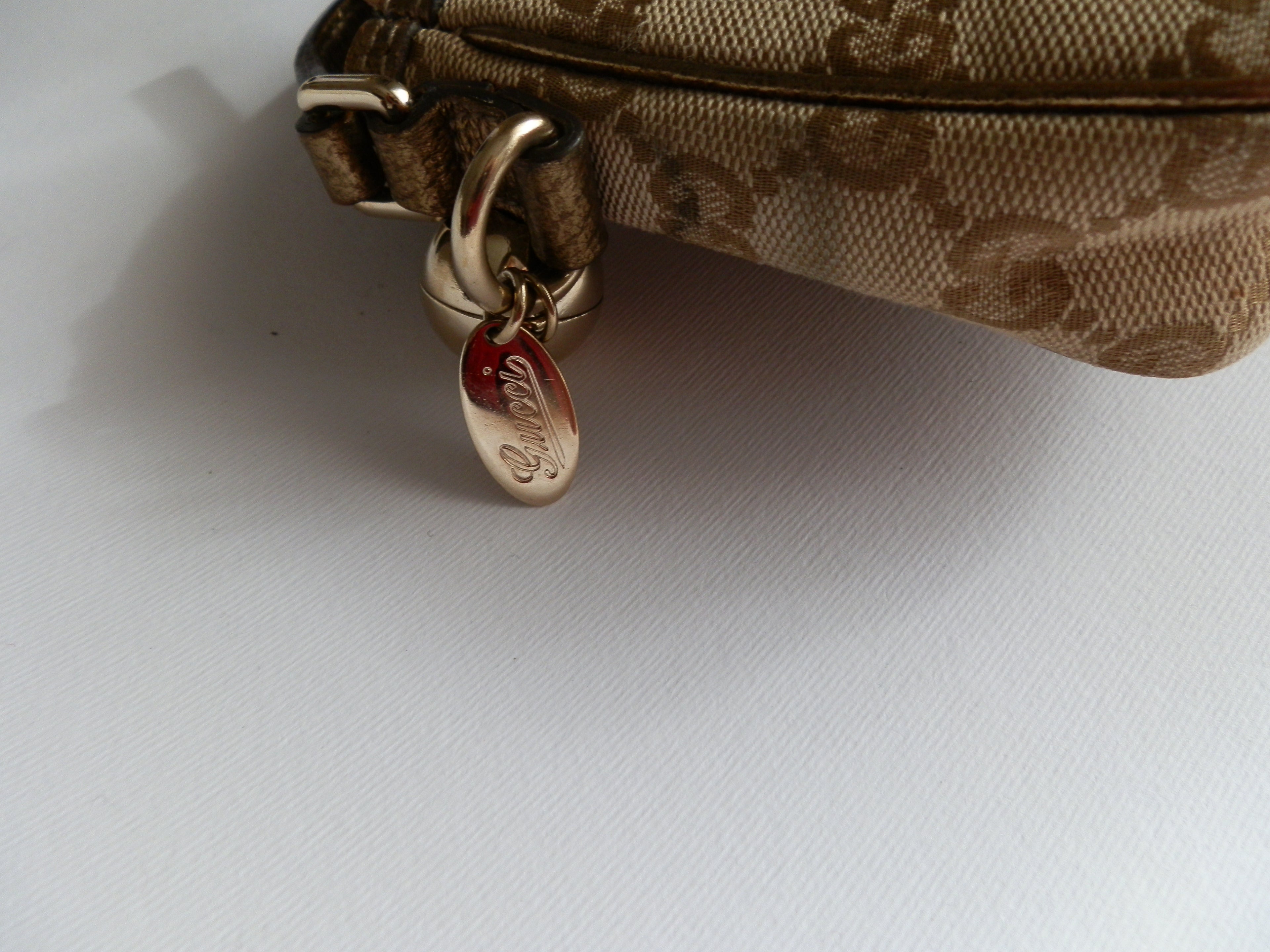 Gucci shoulder bag beige