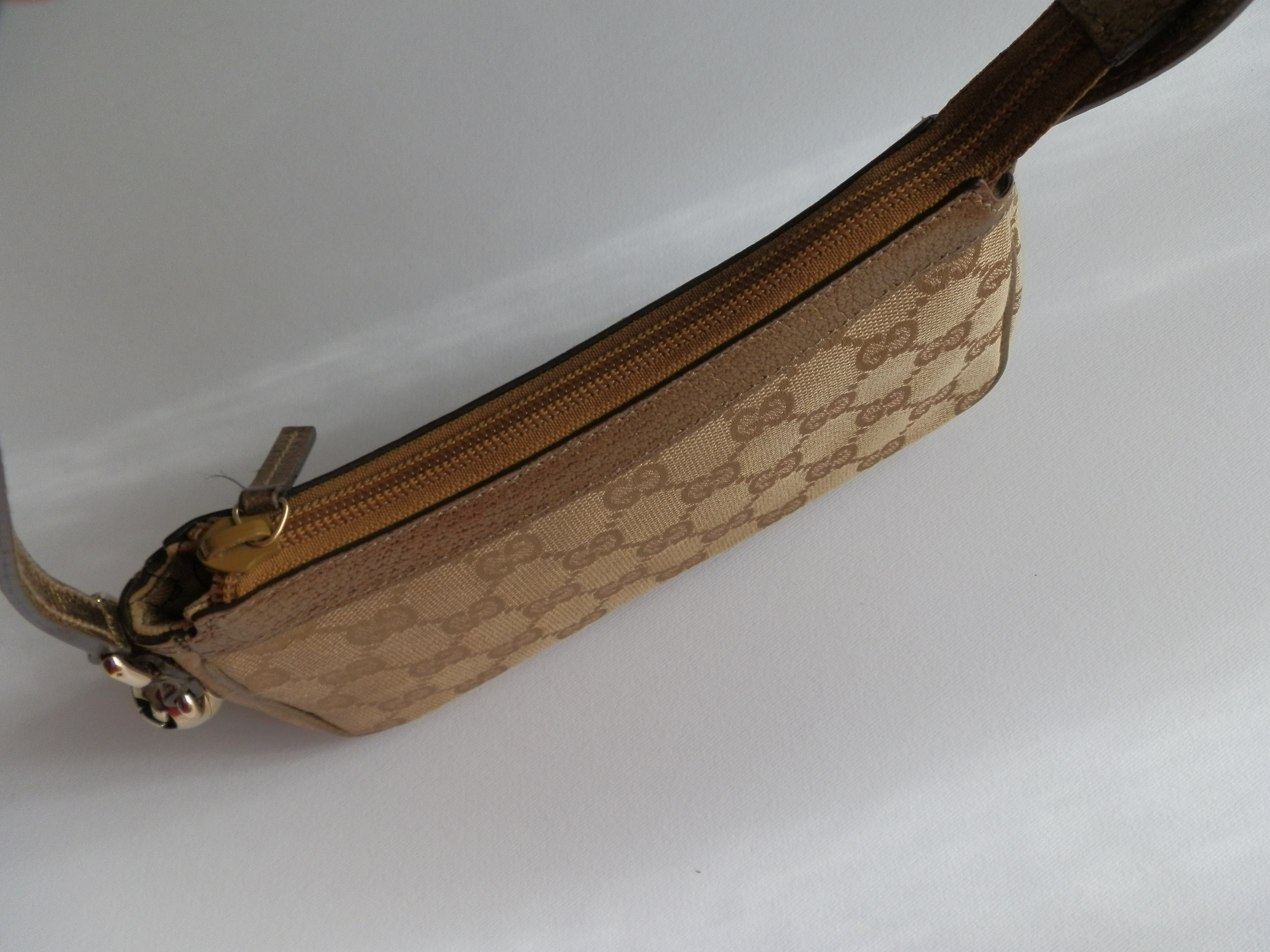 Gucci shoulder bag beige