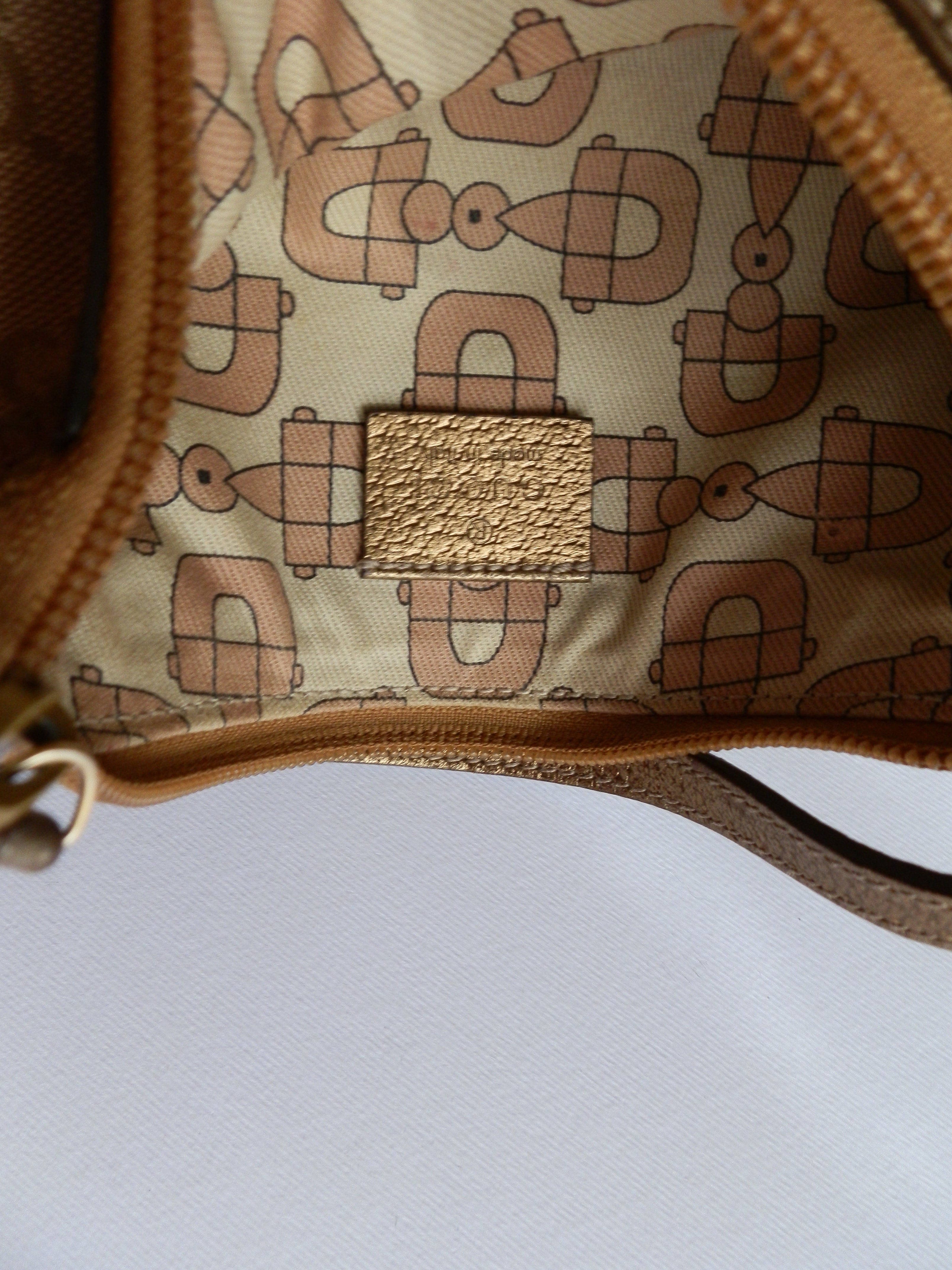 Gucci shoulder bag beige