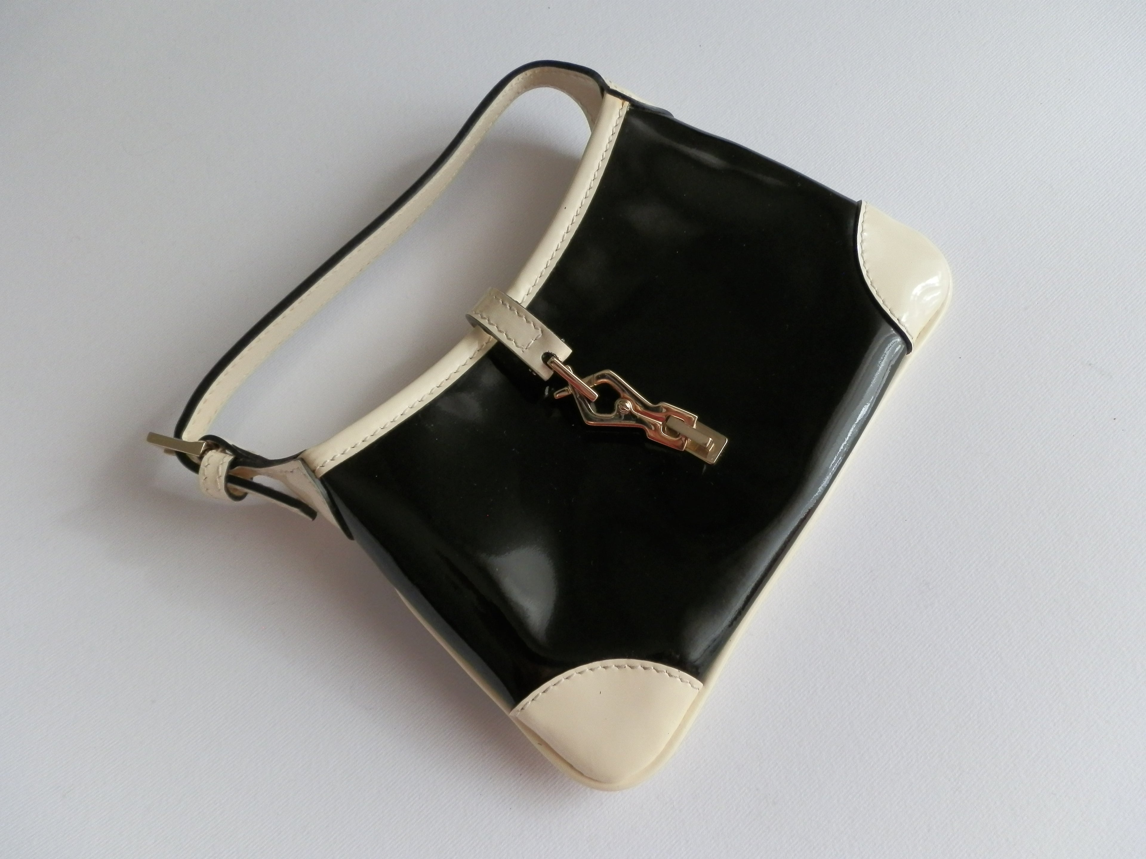 Gucci nano pochette