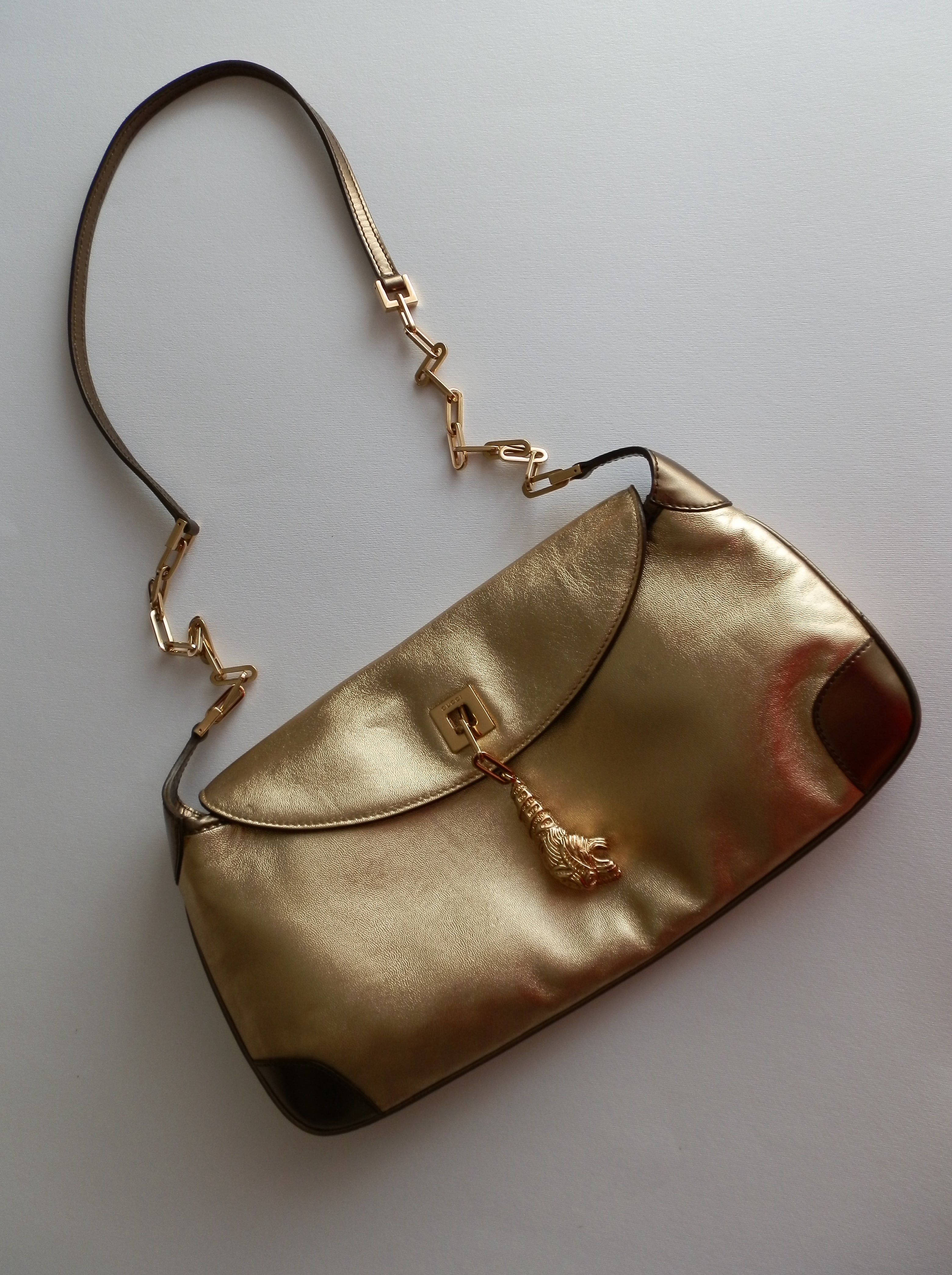 Gucci tiger charm shoulder bag F/W 2000