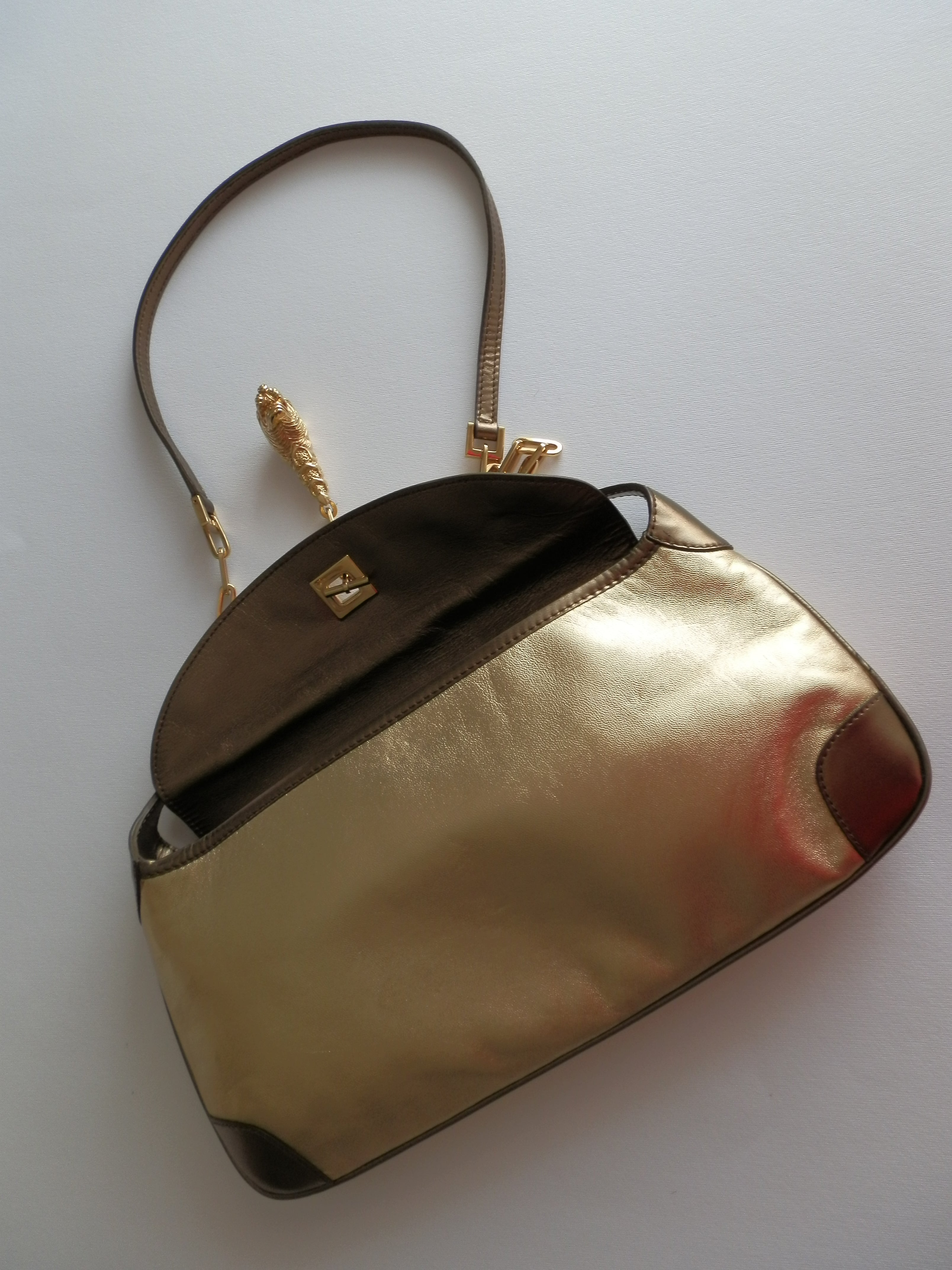 Gucci tiger charm shoulder bag F/W 2000