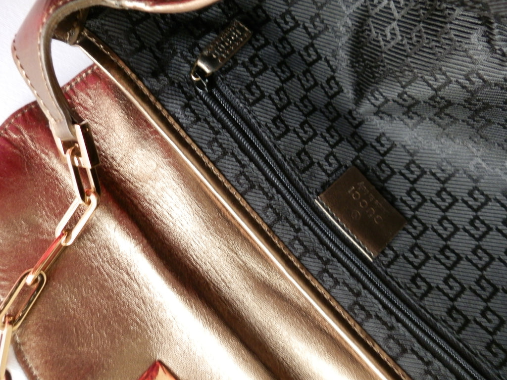 Gucci tiger charm shoulder bag F/W 2000