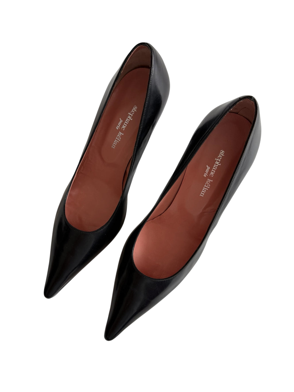 Pointed toe black pumps with heel
