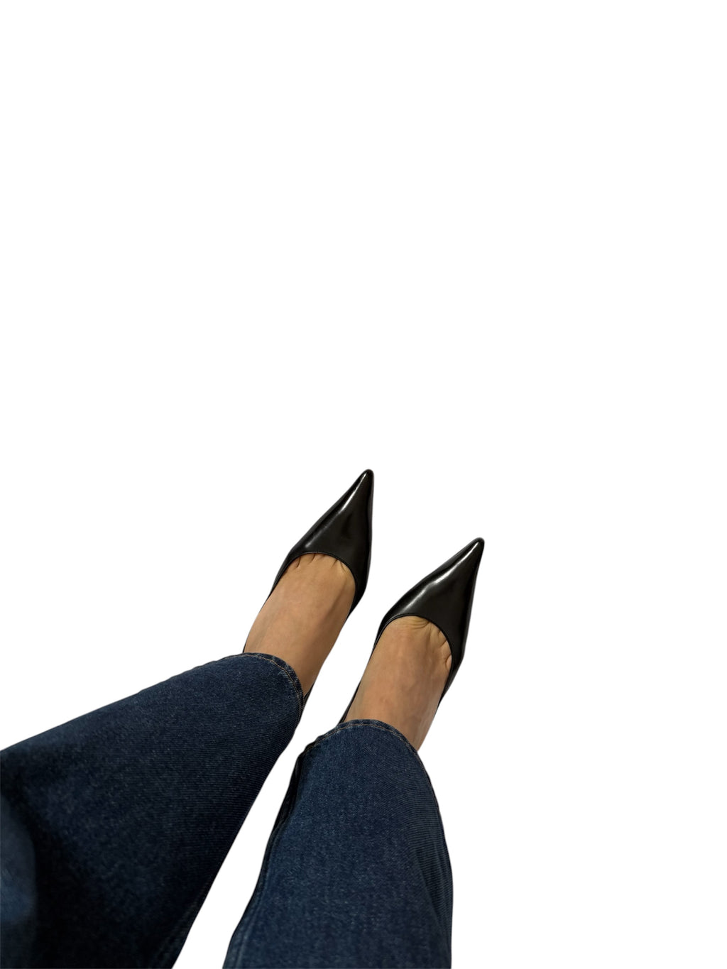 Pointed toe black pumps with heel