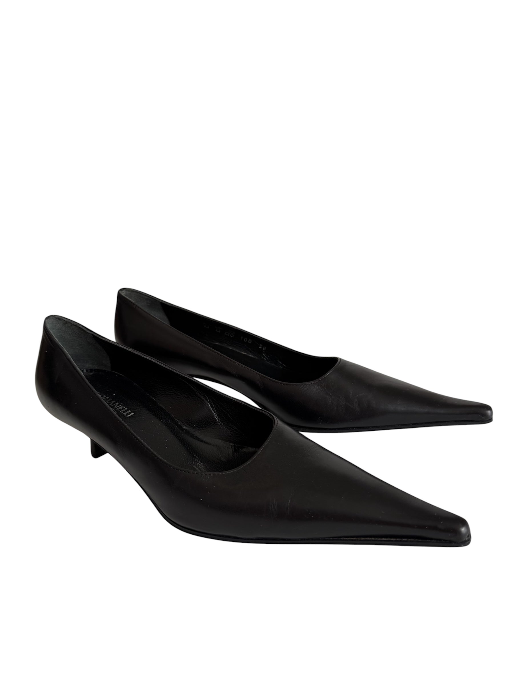 Pointed toe pumps with heel